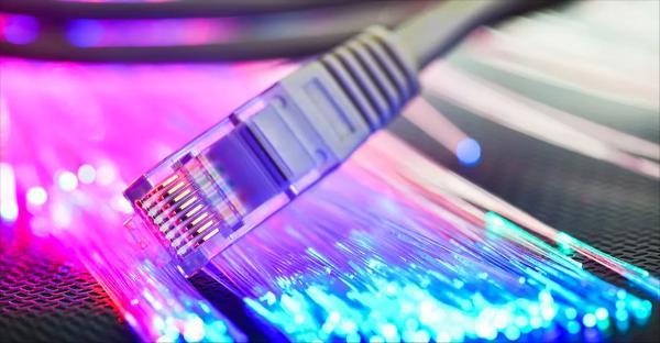 مدیرعامل مخابرات وعده داد: هر هفته 50 هزار اتصال به فیبر نوری